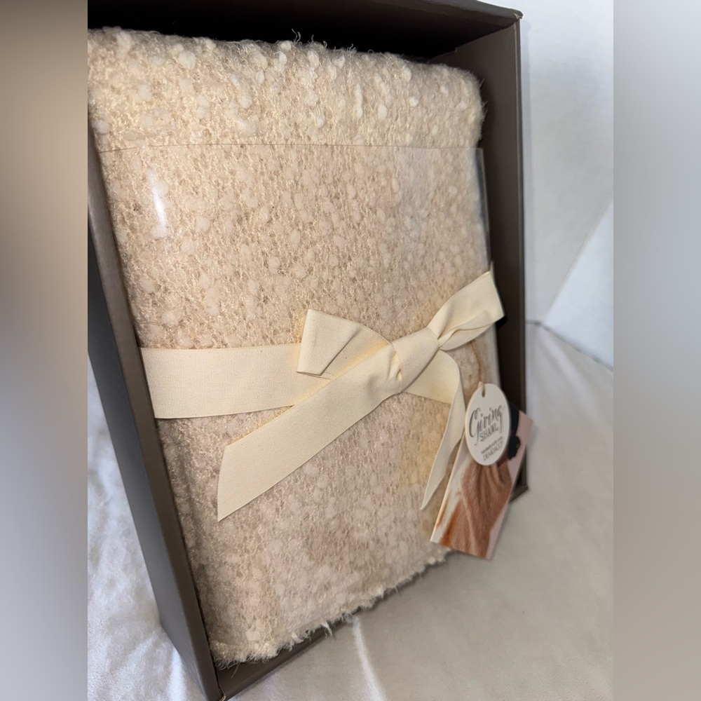 New DEMDACO Cream Giving Shawl 100% Nylon-NWT In Box Cozy Soft Shawl - Picture 2 of 15